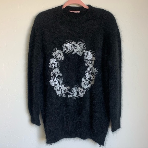 Angora Blend Black Fuzzy Gray Floral Circle Designer Inspired Tunic Sweater Sz 6 - Picture 2 of 9
